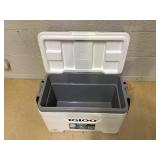 Igloo 25 QT Marine Ultra Ice Chest Cooler, White and Gray (Slightly Used)