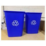 LOT OF 2 Rubbermaid Commercial Products Plastic Containers