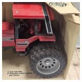 Ertl 5288 International Tractor 1/16 Scale in Original Box