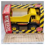 Tonka #3901 Like New Dump Truck, box is tattered