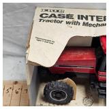 Ertl CASE 7130 1/16th Scale Tractor in Box
