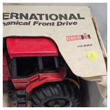 Ertl CASE 7130 1/16th Scale Tractor in Box