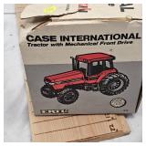 Ertl CASE 7130 1/16th Scale Tractor in Box