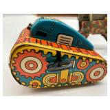 Vintage Marx Tin Lithograph Turnover Tank wtih Orignal Box and Machine Gun