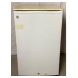 GE Mini Refrigerator Model SMR04DAMWW