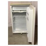 GE Mini Refrigerator Model SMR04DAMWW