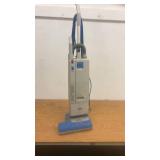 Windsor Versamatic Plus VSP 14 Upright Vacuum Cleaner