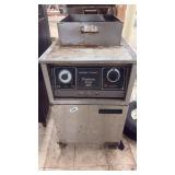 Henny Penny Model 600 Commercial Pressure Fryer Nat Gas