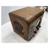ZENITH MODEL 5F233 TUBE RADIO