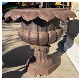 FY - Large Cast Iron Outdoor Planter with Decorative Leaf Design