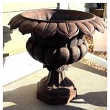 FY - Large Cast Iron Outdoor Planter with Decorative Leaf Design