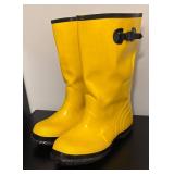 MB - Set of 2 Rubber Work Boots Yellow Size 11 and Black Size 10