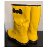MB - Set of 2 Rubber Work Boots Yellow Size 11 and Black Size 10