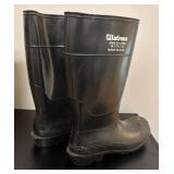 MB - Set of 2 Rubber Work Boots Yellow Size 11 and Black Size 10