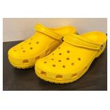 LL  - 2 Pairs of Crocs Tie-Dye and Yellow Clogs Size 11