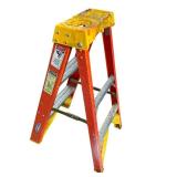G - Werner 3 ft Extra Heavy Duty Fiberglass Step Ladder, 300 lb Capacity