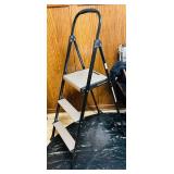 BS - Cosco 3-Step Folding Steel Step Ladder, 4 Foot