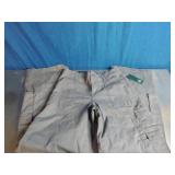 Wild Fable Mid-rise cargo pants with a 31.5-inch inseam. - Size Small