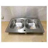 Dayton® Stainless Steel 33" x 22" x 7-1/16" 1-Hole Equal Double Bowl Drop-in Sink
