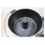 Lewis & Clark Ultimate Dutch Oven