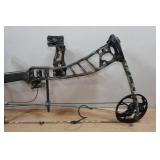 Mission by Mathews Switch RH Compound Bow - Tru Glo Sight, Containment Rest