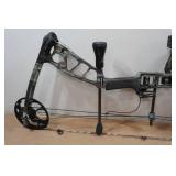 Mission by Mathews Switch RH Compound Bow - Tru Glo Sight, Containment Rest