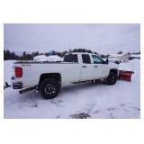 2015 Chevy 2500 HD Extended Cab 4 x 4 Pickup Truck With 8