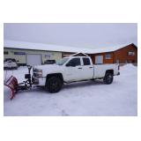 2015 Chevy 2500 HD Extended Cab 4 x 4 Pickup Truck With 8