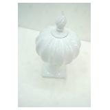 Williamsburg Global Views Beaufort Flame Bottle-White Urn 12" tall