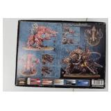 Warhammer 40,000 Chaos Beast Box Set & Unpainted Space Marine Figure