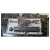 Universal Hardware Medium Duty Commercial Door Closer (NEW)