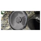 Lot of 7 – 3-Quart Plastic Round Ice Buckets (Black color with lids) from a Shutdown Hotel