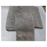 2 Madison Park Bath Towels 25 x 52"...