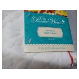 Set of 3 The Pioneer Women Sculpted...