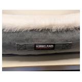 NEW KIRKLAND SIGNATURE CUDDLER PET BED (GRAY/CREAM)