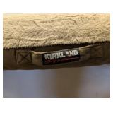 NEW KIRKLAND SIGNATURE LARGE PET BED (BROWN/CREAM)