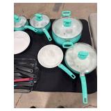 Kitchen Cookware & Bakeware Lot