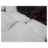 Lot of (4) 18" Throw Pillows by Yettbea