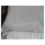 Lot of (1) 18" Textured Fabric Throw Pillow