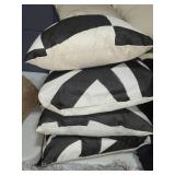 Lot of (4) 15" Throw Pillows