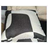 Lot of (4) 15" Throw Pillows
