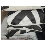Lot of (4) 15" Throw Pillows