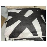 Lot of (4) 15" Throw Pillows