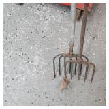 Lot of 3 Pocket Knives/Oil Can/Bench Vise and a pair of Spears