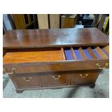 Classic Traditional Mahogany Finish Sideboard Buffet Credenza