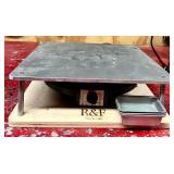 LL - R&F Encaustic Hot Plate 12 x 12 Inch with 3 Metal Cups