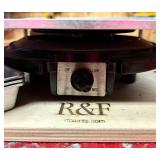 LL - R&F Encaustic Hot Plate 12 x 12 Inch with 3 Metal Cups