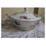 Noritake Gardena 3056 Fine China Dinnerware Set with Floral Pattern