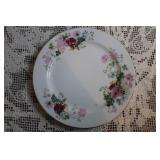 Noritake Gardena 3056 Fine China Dinnerware Set with Floral Pattern