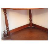 Decorative 4-Tier Wooden Corner Shelf with Ornate Spindles